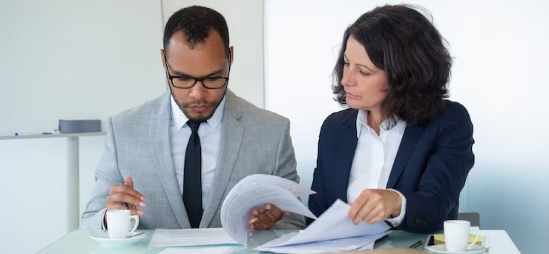 imgi_18_business-colleagues-checking-agreement-text_1262-20982